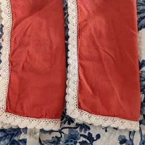 Hearth & Home cotton napkins set of two with cute lace border.